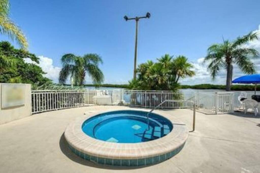 Riverview, Studio 507, Beach Steps Away!+Pool+Wifi Ruskin Buitenkant foto